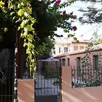 Lindas Convent Garden 2 بيت للعطل خانيا