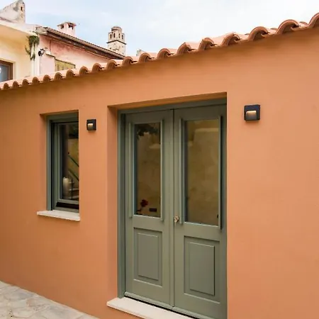 Lindas Convent Garden 2 *