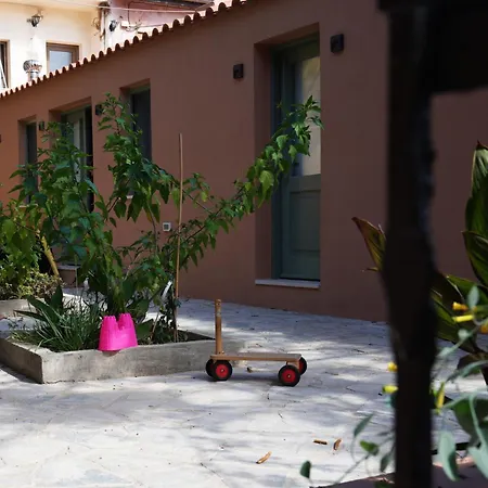 Lindas Convent Garden 2 *