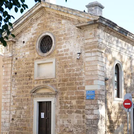 Lindas Convent Garden 2 *