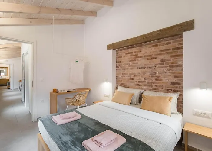 Lindas Convent Garden 2 *