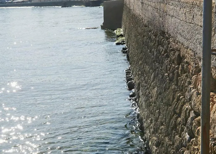 Lindas Convent Garden 2 * ハニア