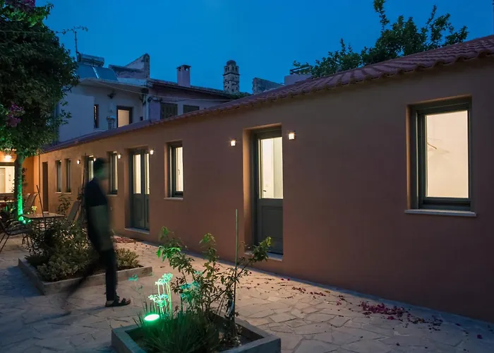 Lindas Convent Garden 2 * ハニア