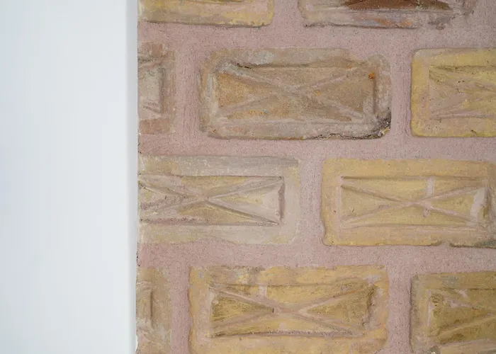 Lindas Convent Garden 2 *