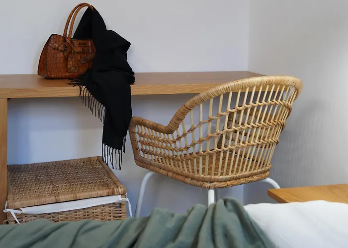 Lindas Convent Garden 2 *