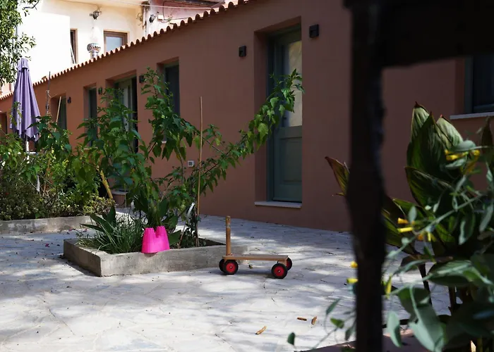 Lindas Convent Garden 2 *